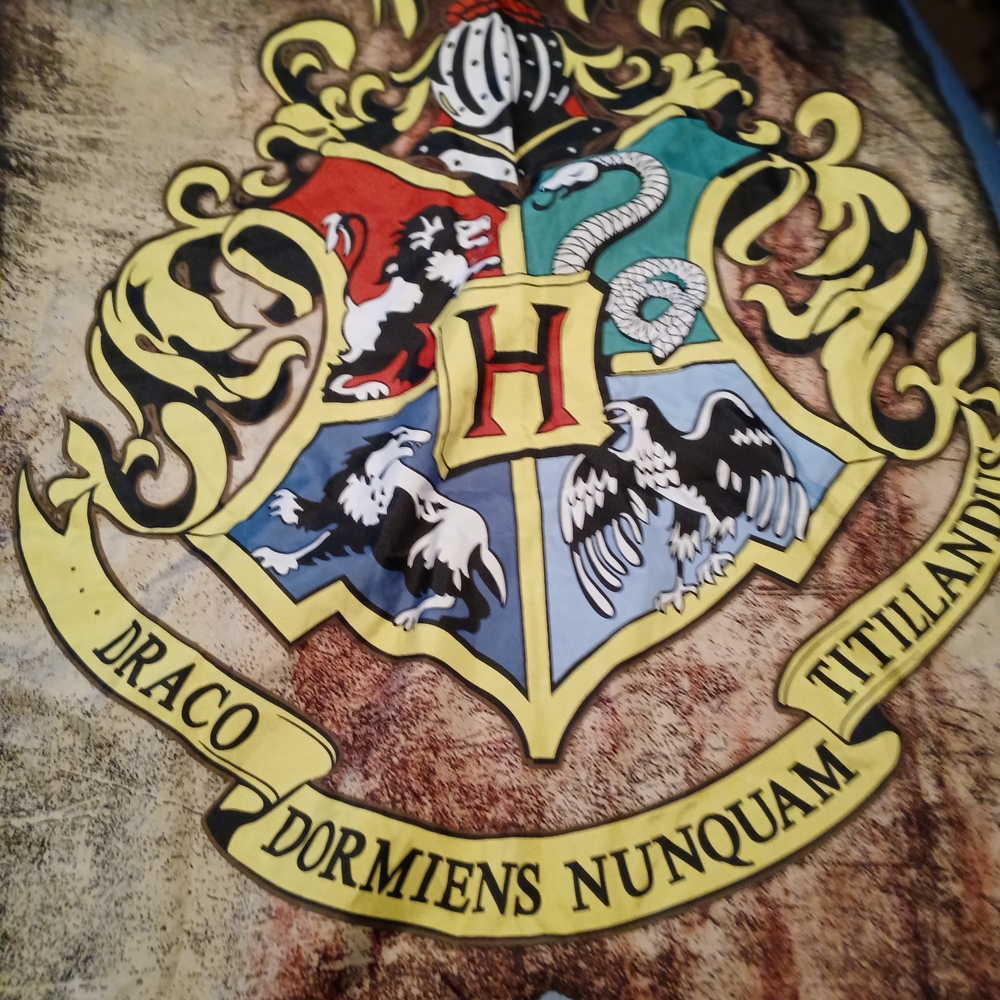 Hogwarts Crest Tapestry